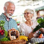 couple shopping for fruits and vegetables 